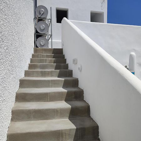 Central Santorini Serenity Rooms Тира Экстерьер фото