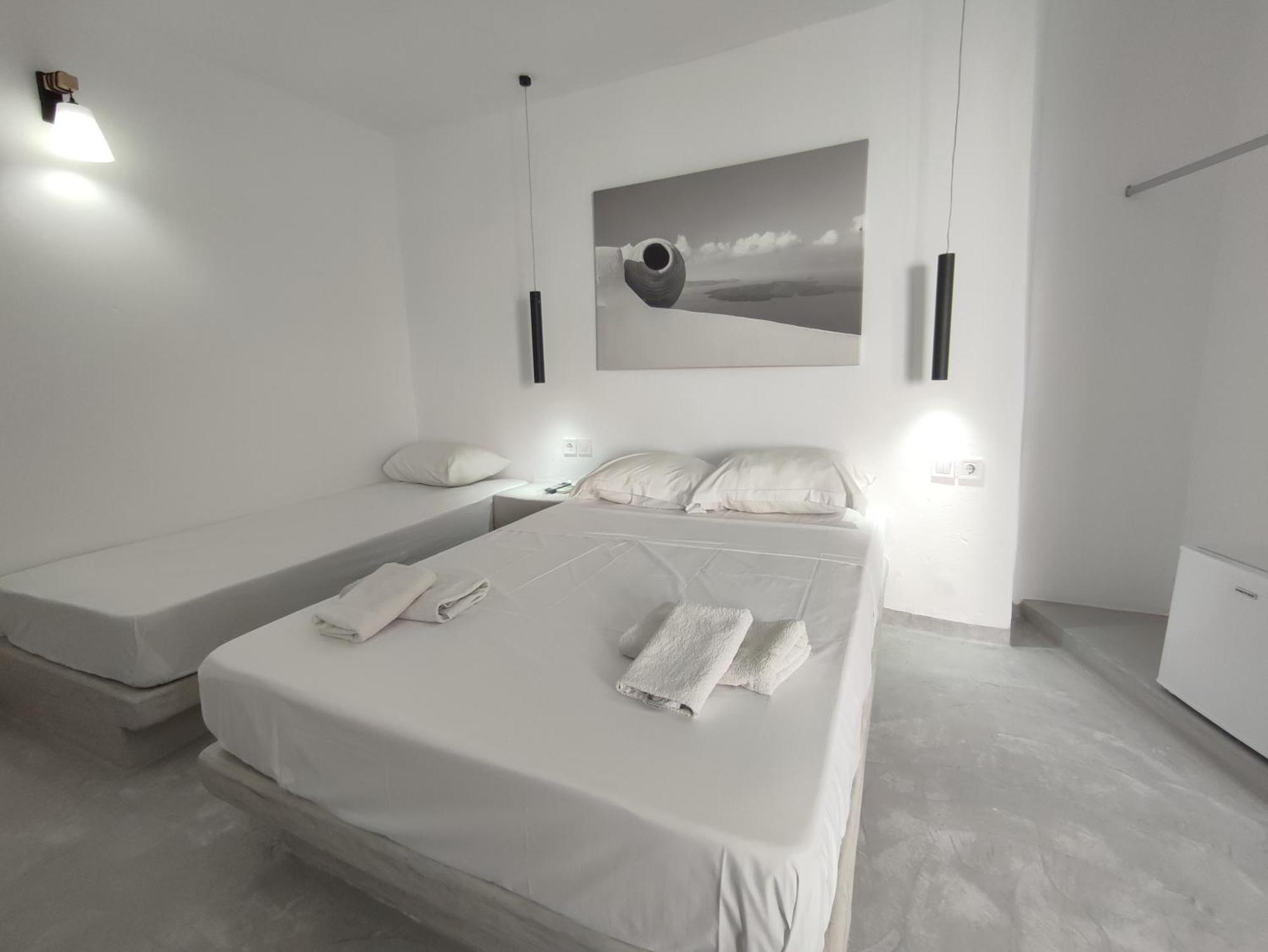 Central Santorini Serenity Rooms Тира Экстерьер фото