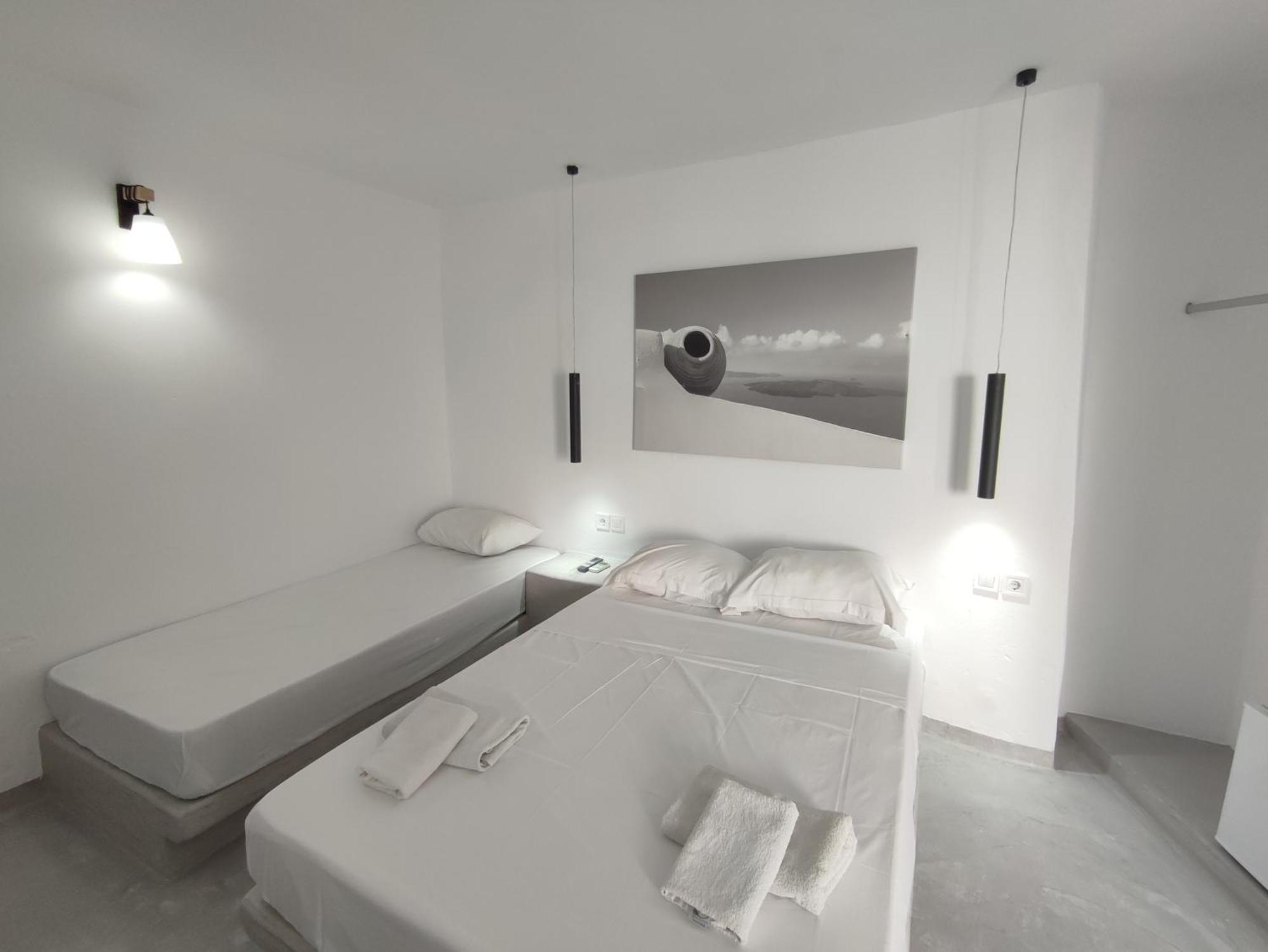 Central Santorini Serenity Rooms Тира Экстерьер фото
