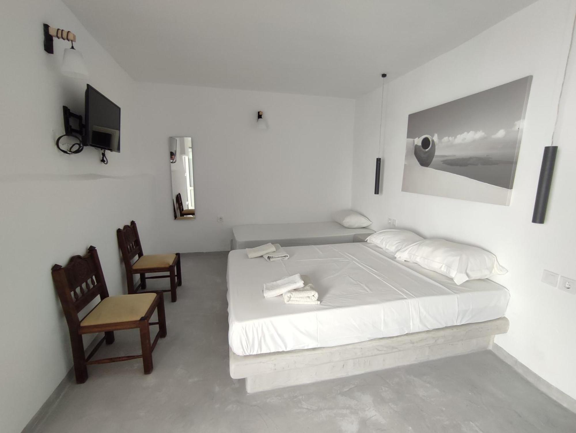 Central Santorini Serenity Rooms Тира Экстерьер фото