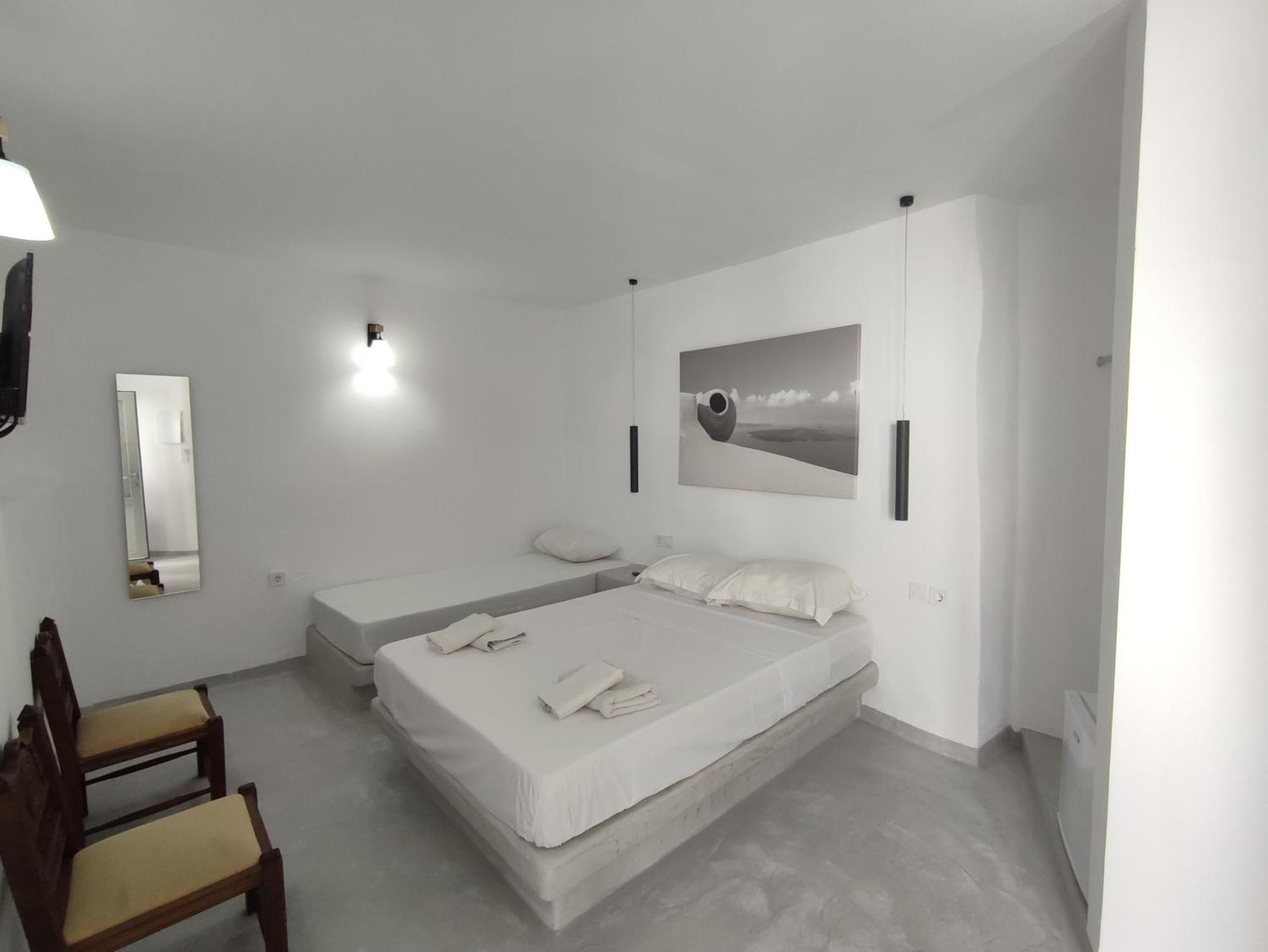 Central Santorini Serenity Rooms Тира Экстерьер фото